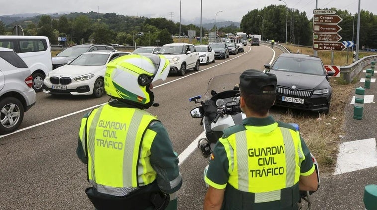 Por tierra, mar y aire: más de 330 guardias civiles velaron por la seguridad en el Descenso del Sella